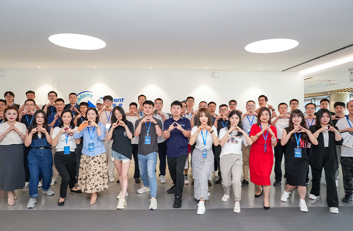 騰訊云＆AICC正式簽約 用AI引領(lǐng)企業(yè)創(chuàng)新未來！