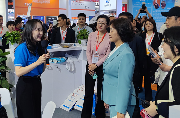 全球搜攜手AICC重磅亮相西部跨境電商博覽會