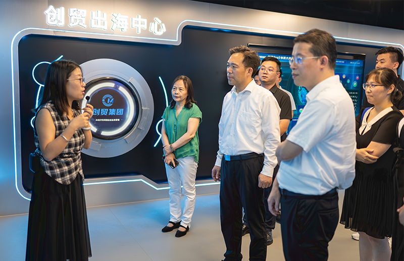 熱烈歡迎中共南通市崇川區(qū)委書記胡擁軍一行蒞臨創(chuàng)...